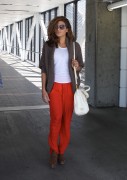Ева Мендес (Eva Mendes) arrives into LAX from Toronto, Canada (June 7) (3xHQ) 14bc78200482631