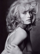 Amber Valletta
